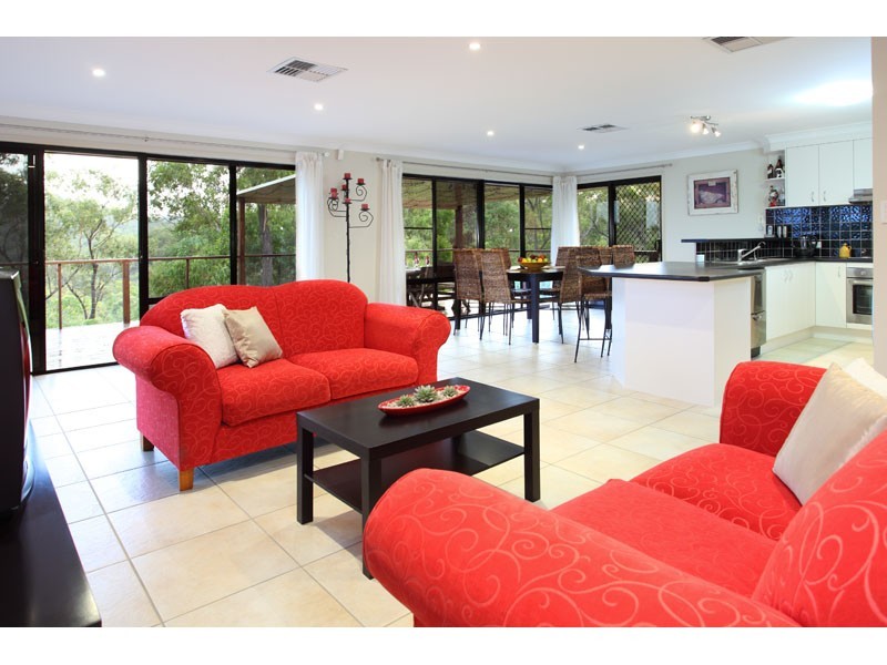 85 Wuraga Road, Bahrs Scrub QLD 4207