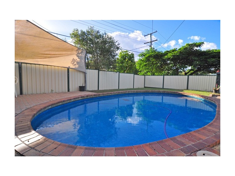 2 Dornock Drive, Boronia Heights QLD 4124