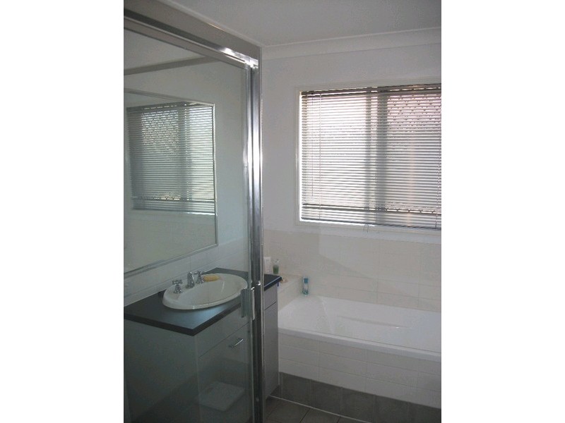 11 Lake Borumba Drive, Logan Reserve QLD 4133