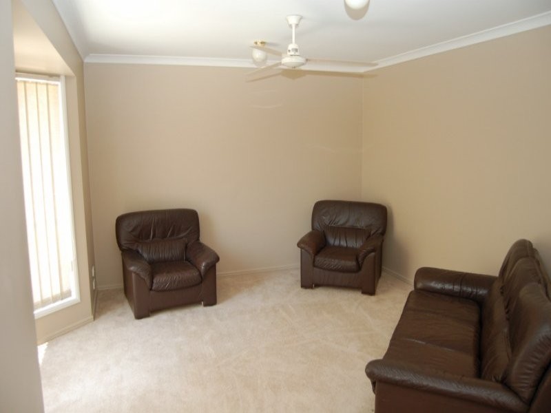 8 Isaac Court, Hillcrest QLD 4118