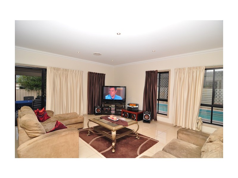 8 May Street, Parkinson QLD 4115