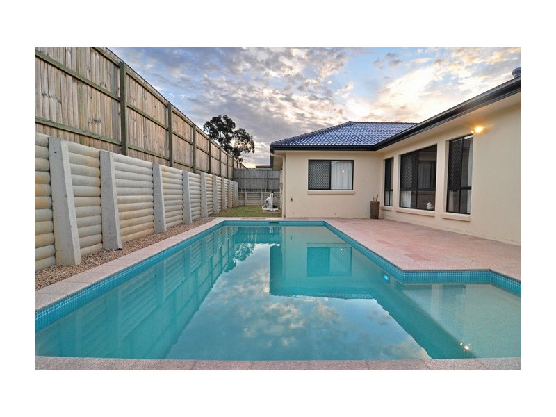 8 May Street, Parkinson QLD 4115
