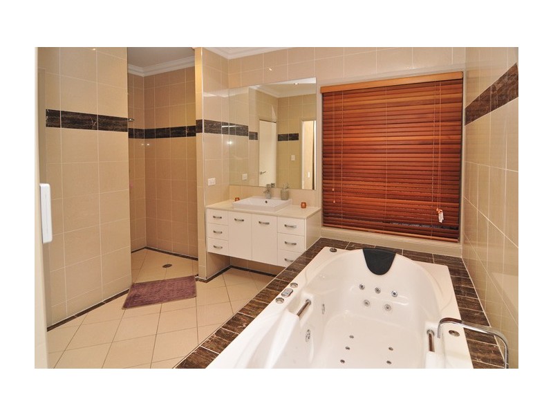 8 May Street, Parkinson QLD 4115