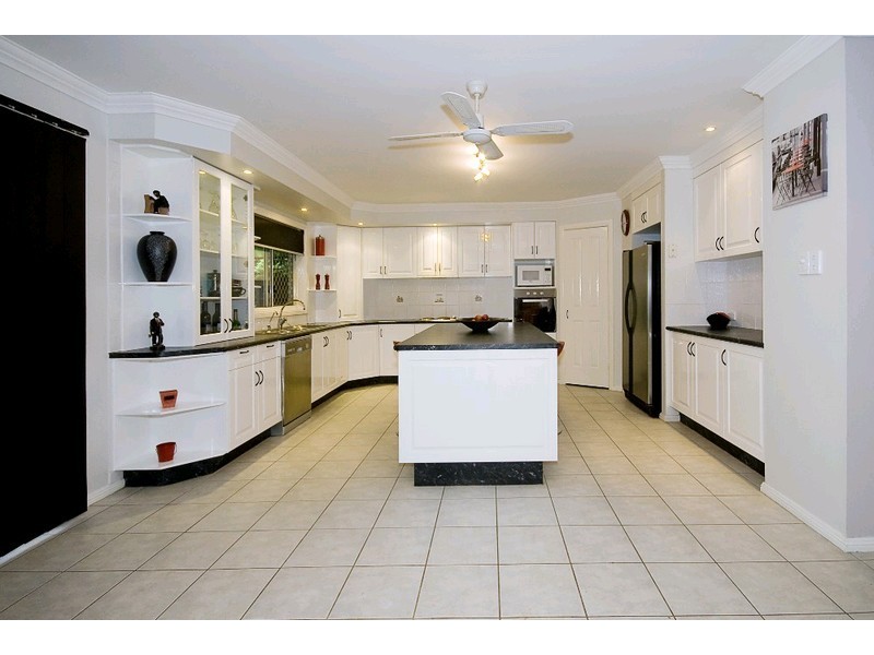 6 Matson Avenue, Regents Park QLD 4118