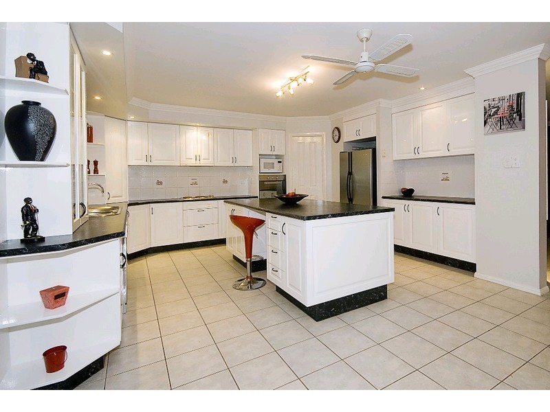 6 Matson Avenue, Regents Park QLD 4118