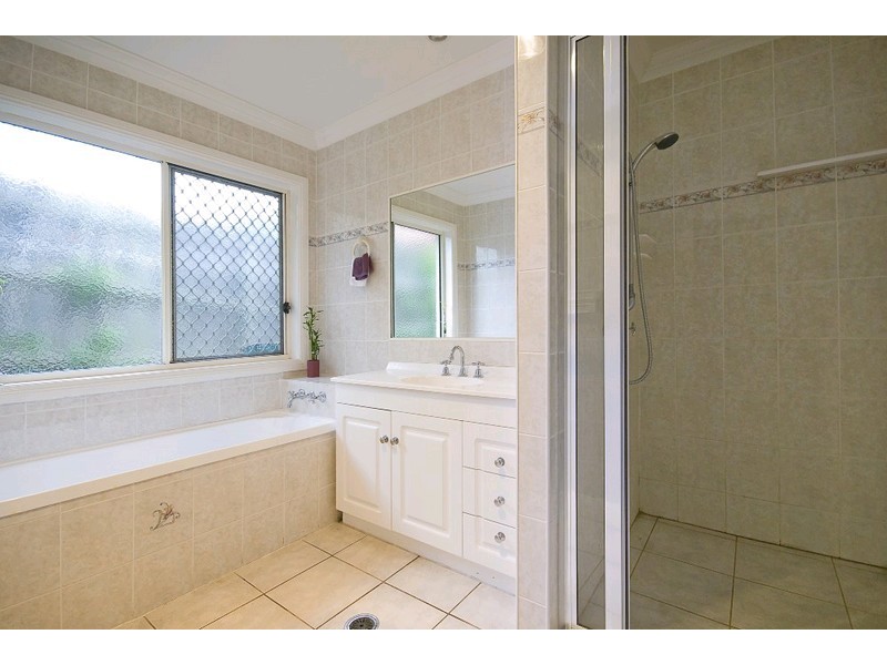 6 Matson Avenue, Regents Park QLD 4118