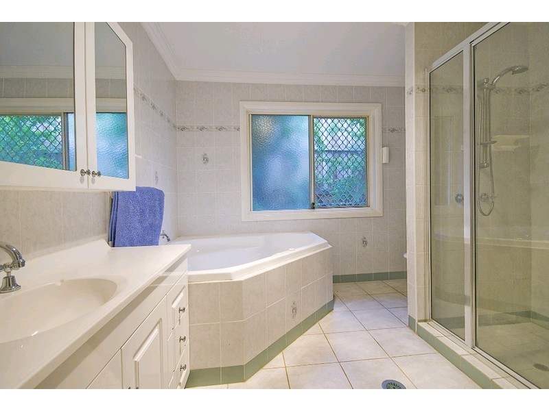 6 Matson Avenue, Regents Park QLD 4118