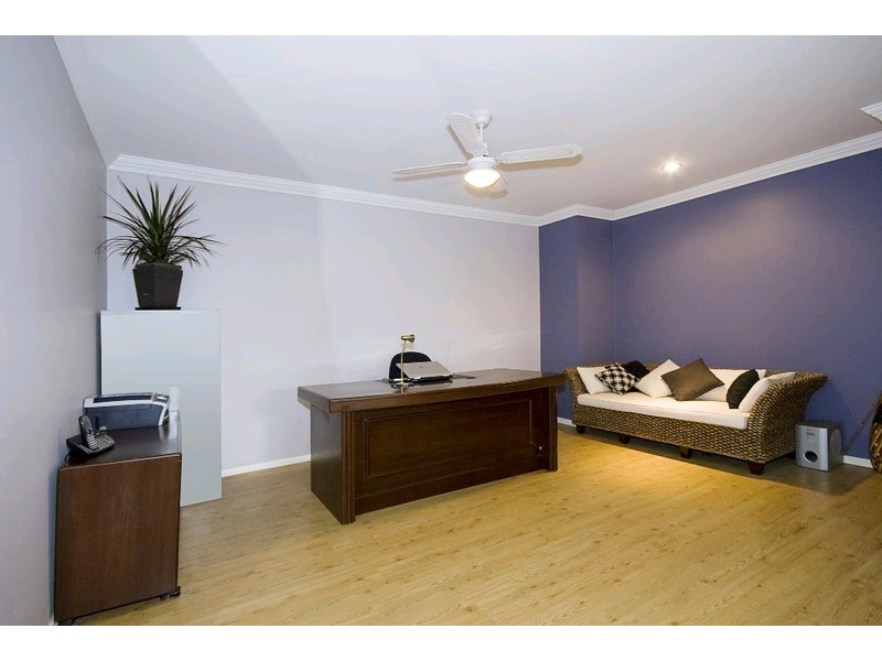 6 Matson Avenue, Regents Park QLD 4118