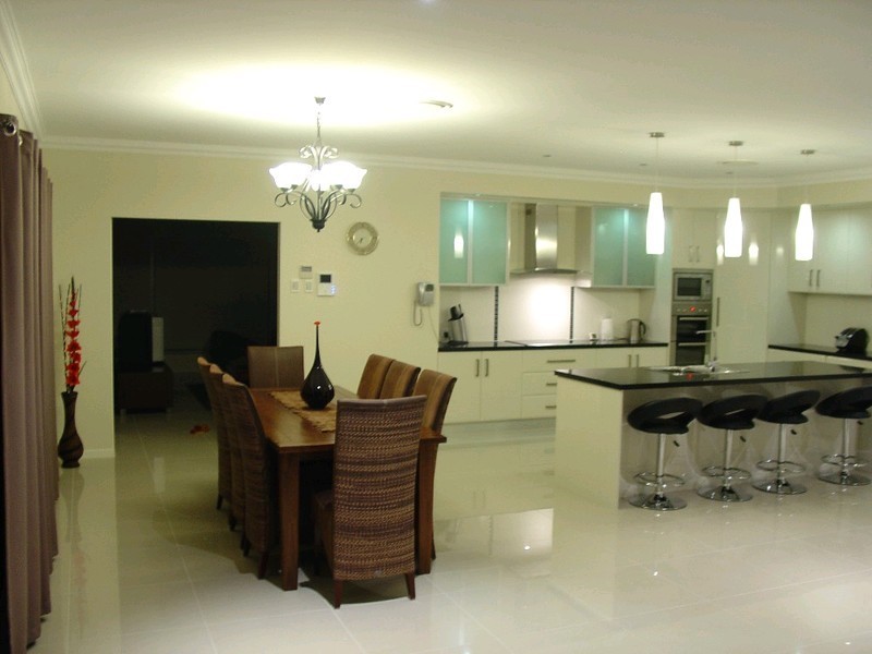 8 William Close, Doolandella QLD 4077