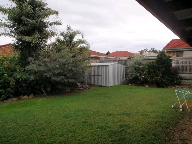 52 Bushland Drive, Regents Park QLD 4118