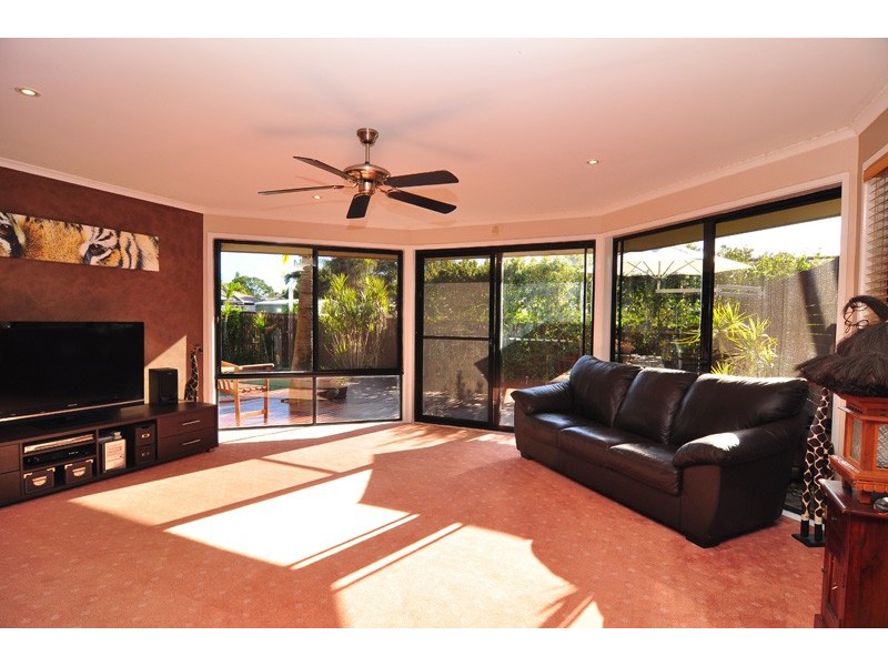 63 Bannockburn Crescent, Parkinson QLD 4115