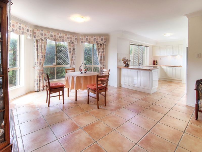 8 Hamersley Place, Parkinson QLD 4115