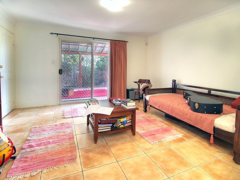 8 Hamersley Place, Parkinson QLD 4115