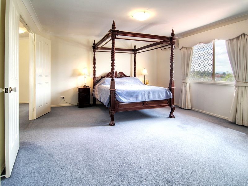 8 Hamersley Place, Parkinson QLD 4115