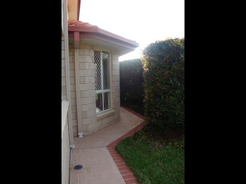 8 Hamersley Place, Parkinson QLD 4115