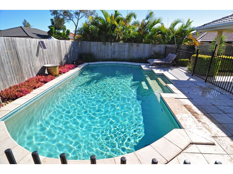 15 Tarra Place, Parkinson QLD 4115