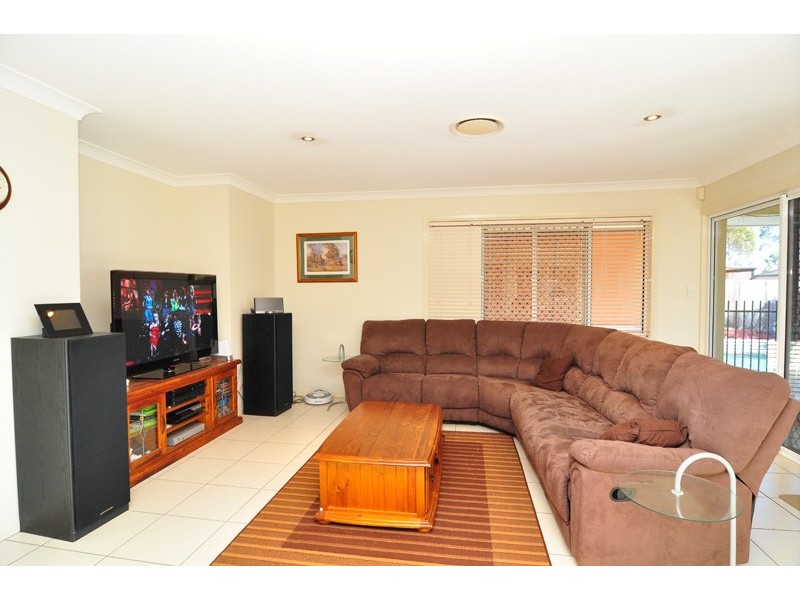 15 Tarra Place, Parkinson QLD 4115