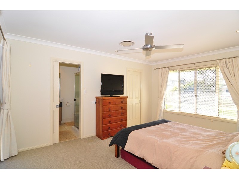 15 Tarra Place, Parkinson QLD 4115