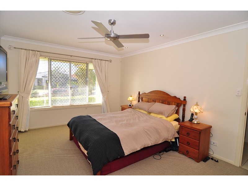 15 Tarra Place, Parkinson QLD 4115