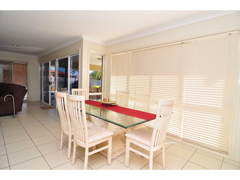 15 Tarra Place, Parkinson QLD 4115