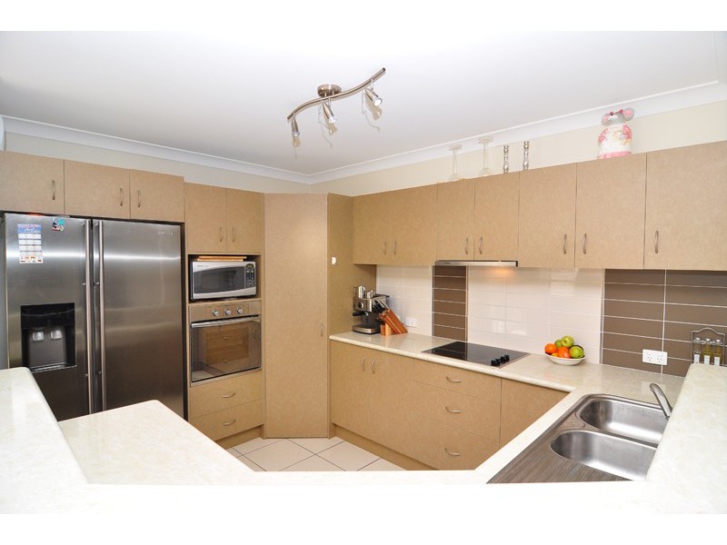 15 Tarra Place, Parkinson QLD 4115