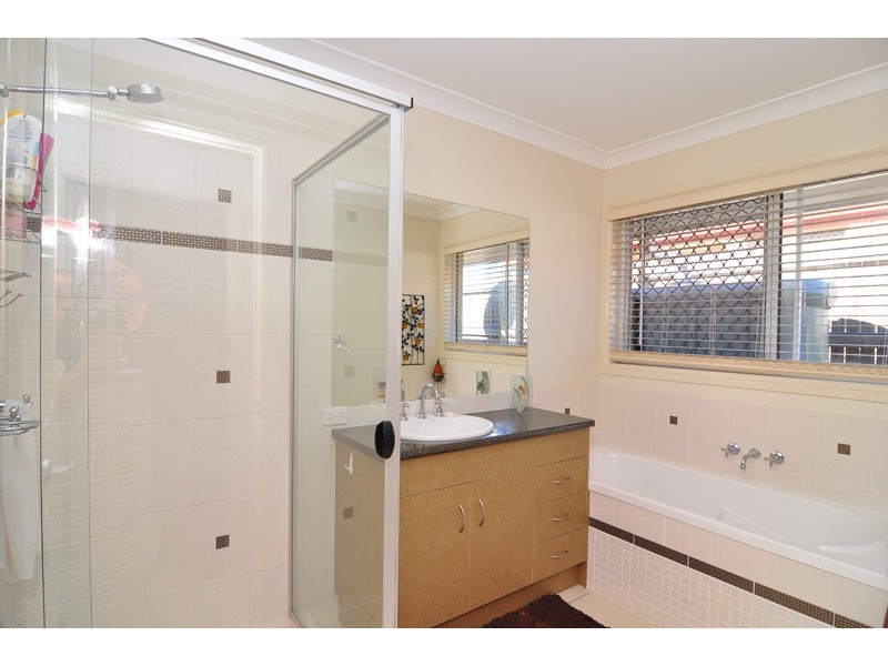 15 Tarra Place, Parkinson QLD 4115