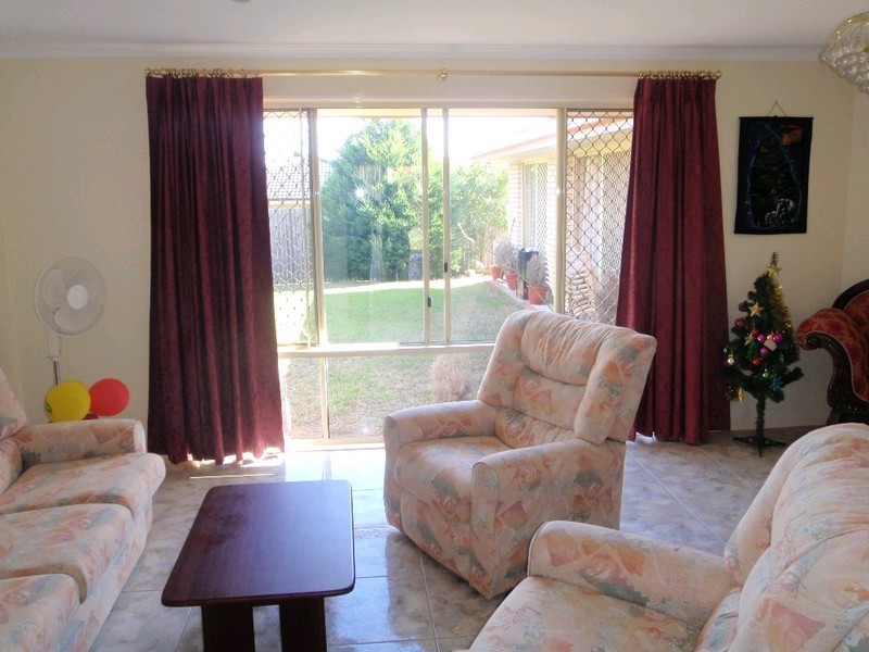 14 Yellowstone Place, Parkinson QLD 4115