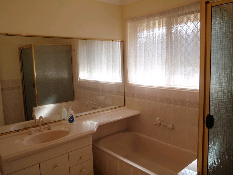 14 Yellowstone Place, Parkinson QLD 4115