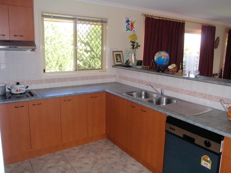 14 Yellowstone Place, Parkinson QLD 4115