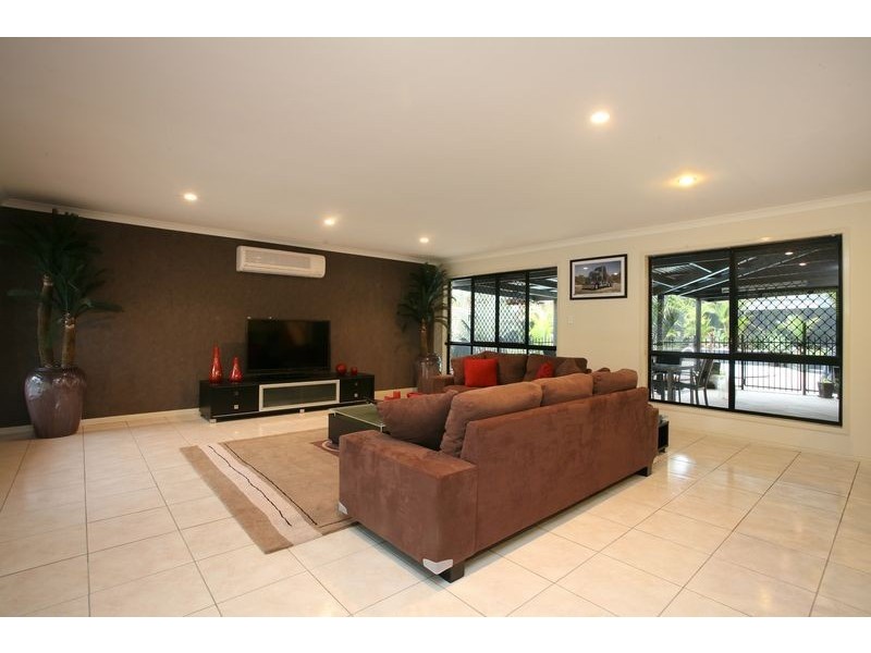 4 Benjamina Court, Regents Park QLD 4118