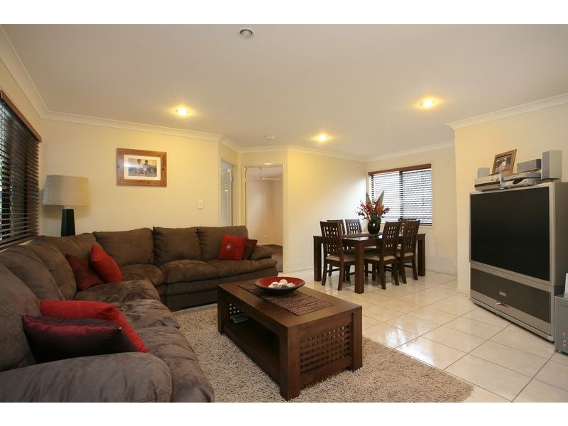 4 Benjamina Court, Regents Park QLD 4118