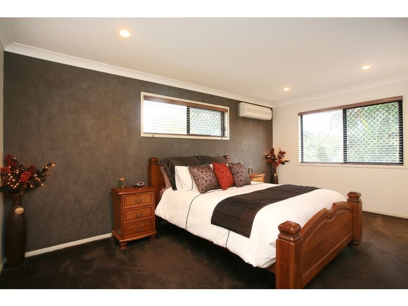 4 Benjamina Court, Regents Park QLD 4118