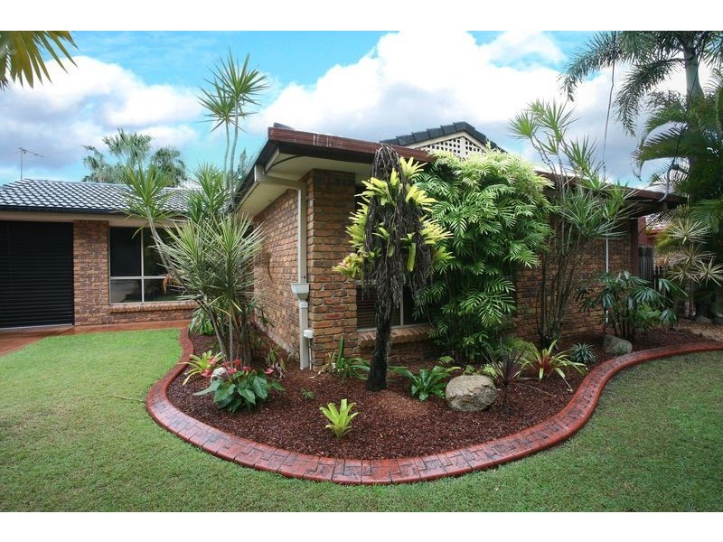 4 Eli Court, Hillcrest QLD 4118