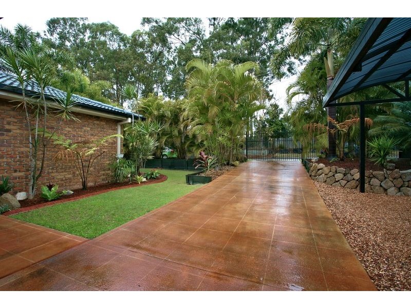 4 Eli Court, Hillcrest QLD 4118