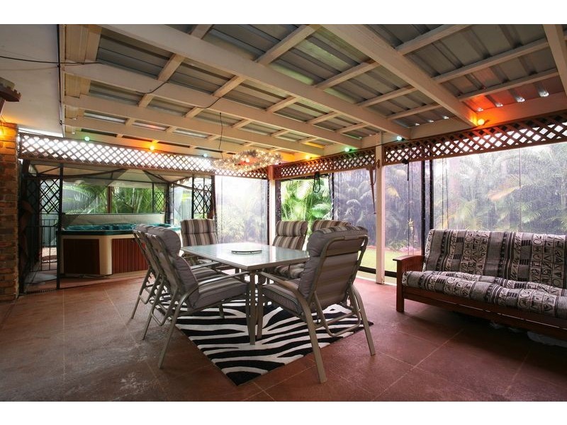 4 Eli Court, Hillcrest QLD 4118