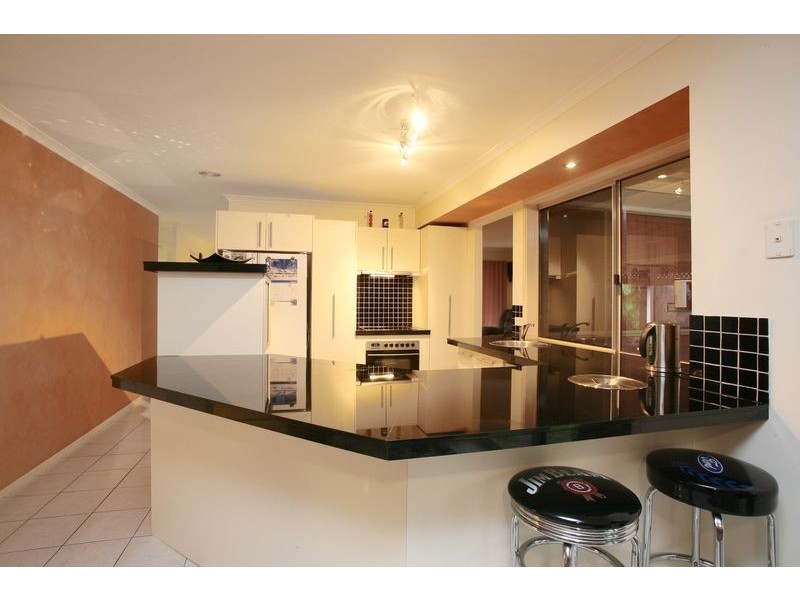 4 Eli Court, Hillcrest QLD 4118