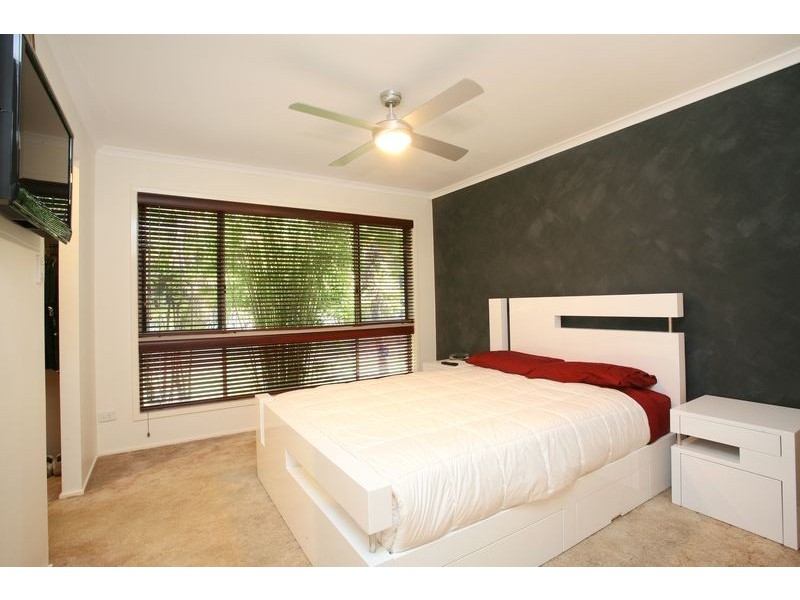 4 Eli Court, Hillcrest QLD 4118