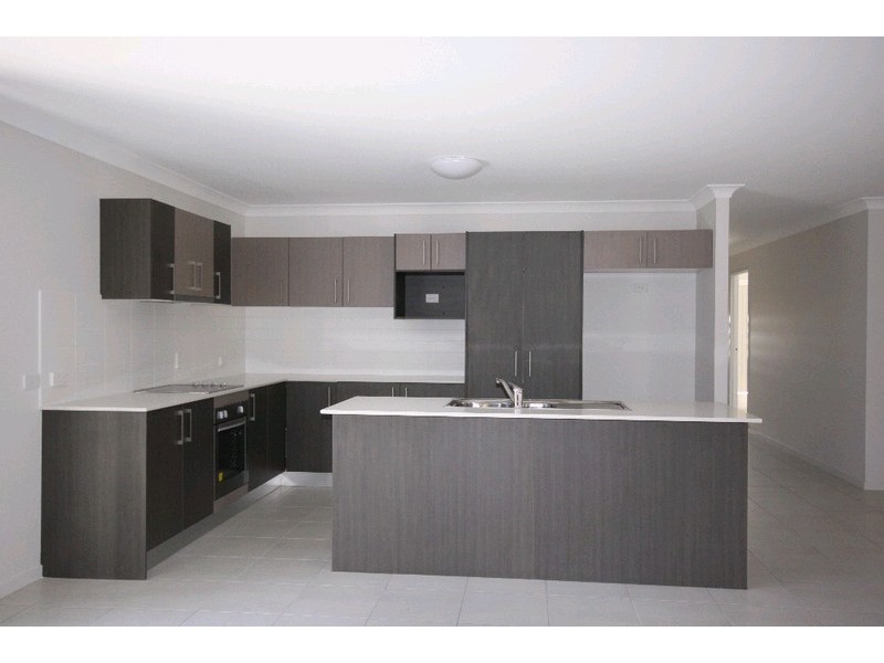 18 Dily Street, Hillcrest QLD 4118