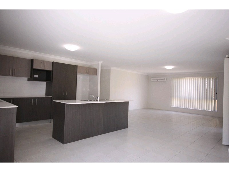 18 Dily Street, Hillcrest QLD 4118