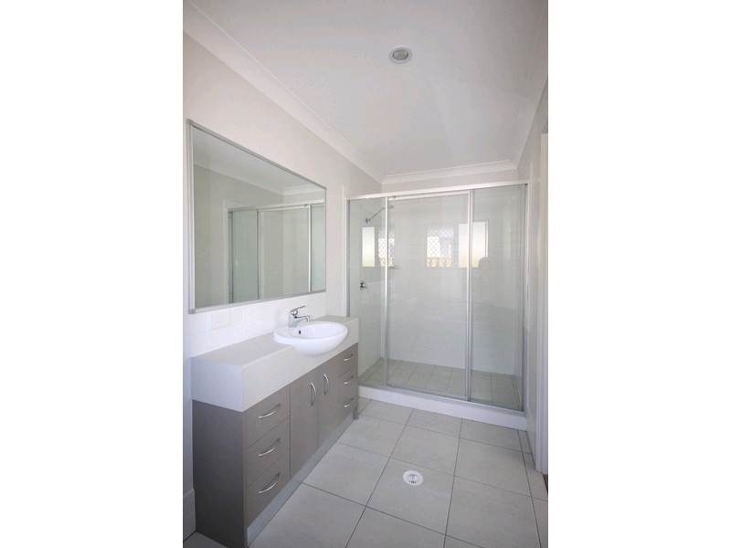 18 Dily Street, Hillcrest QLD 4118