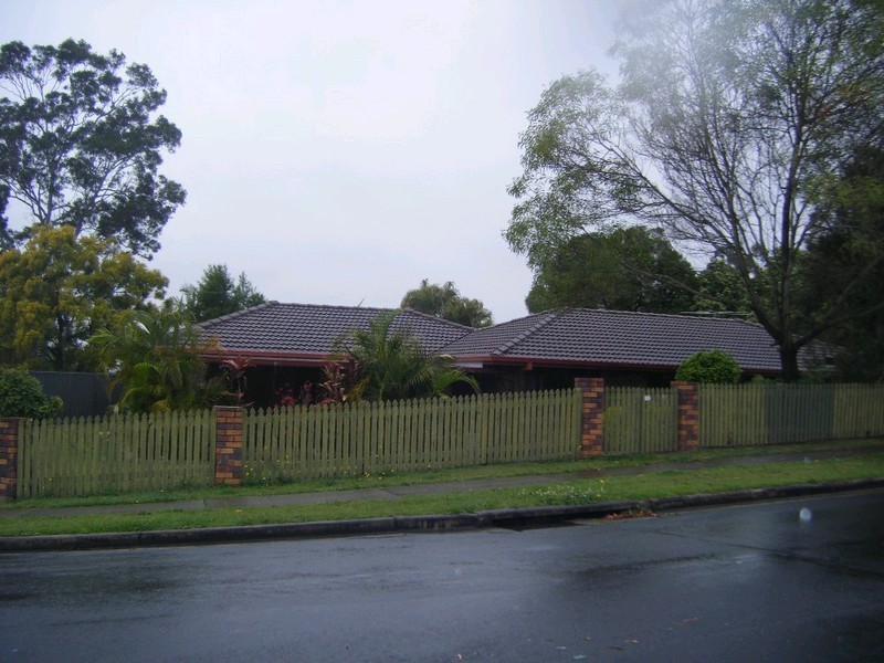 16 Silvertop Street, Hillcrest QLD 4118