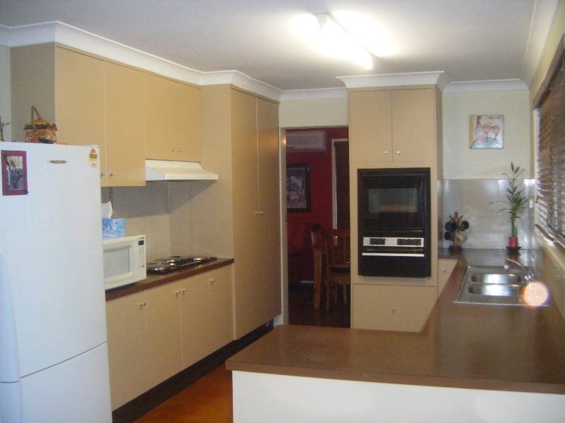 16 Silvertop Street, Hillcrest QLD 4118