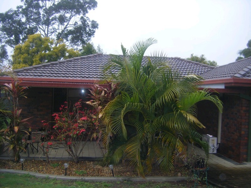 16 Silvertop Street, Hillcrest QLD 4118