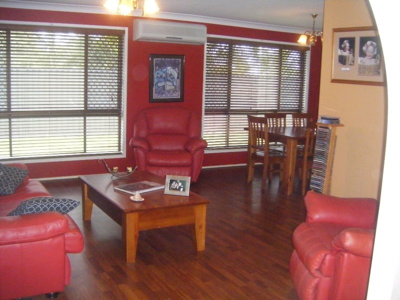 16 Silvertop Street, Hillcrest QLD 4118