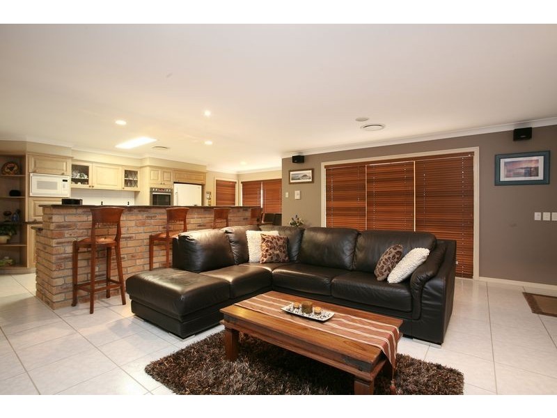 25 Poinsettia Crescent, Calamvale QLD 4116