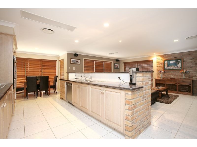 25 Poinsettia Crescent, Calamvale QLD 4116