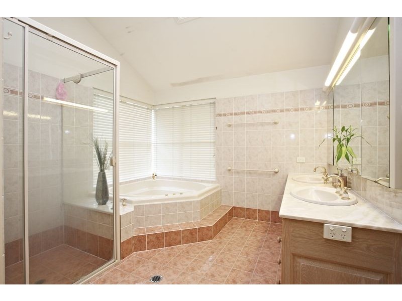 25 Poinsettia Crescent, Calamvale QLD 4116