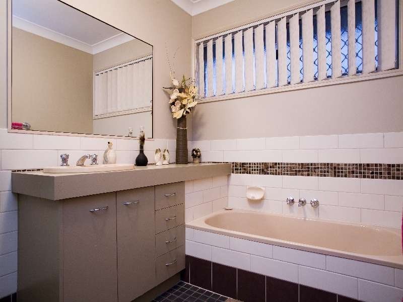 12 Taft Court, Stretton QLD 4116