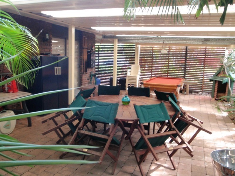 10 Bottlebrush Drive, Regents Park QLD 4118
