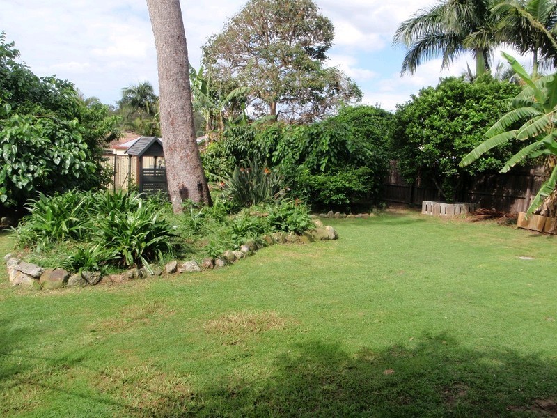 10 Bottlebrush Drive, Regents Park QLD 4118